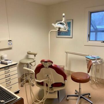Dental treatment room with all equipment